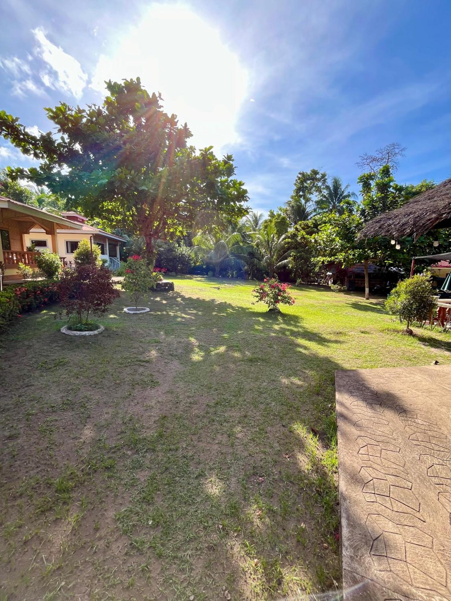 Paco'S Garden Home Stay Mambajao Exterior foto